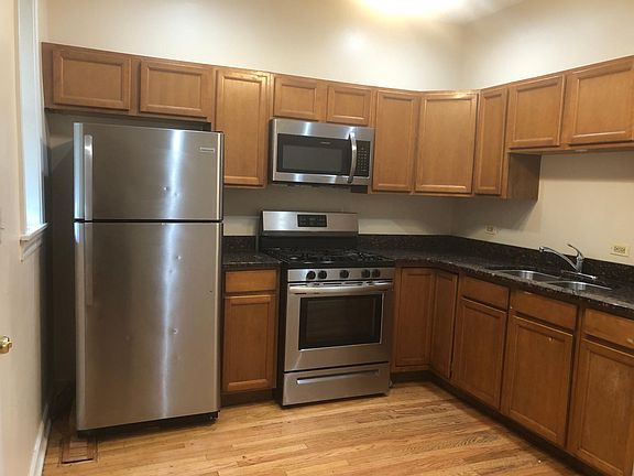 4th image of 7117 S Woodlawn Ave #1-F