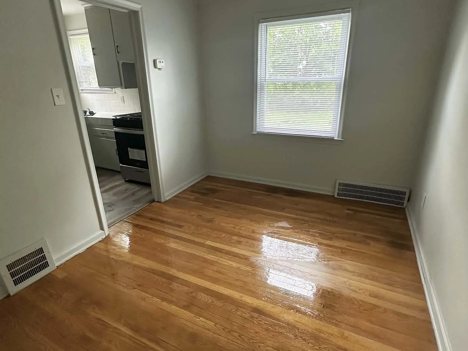 2 bed, 1074 sqft, $1,050 — Photo 4