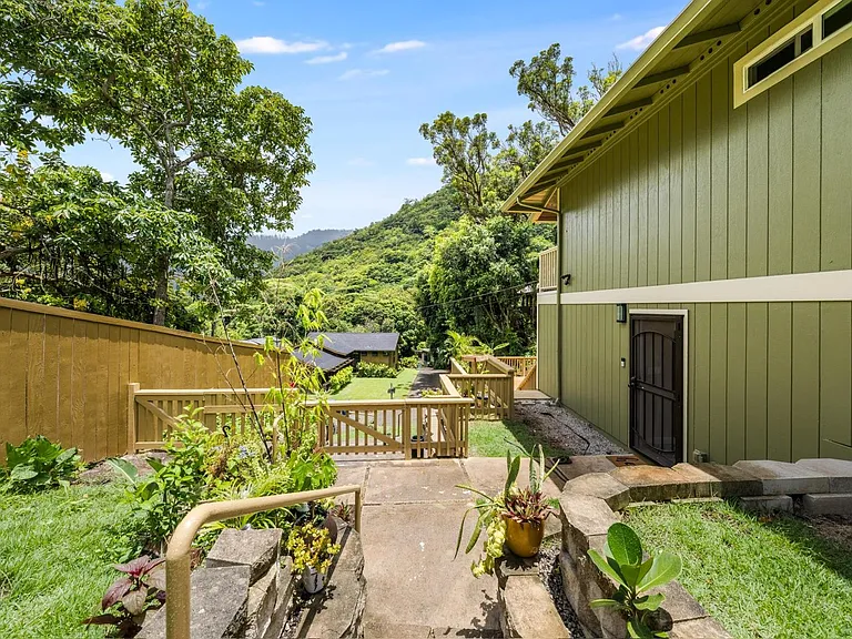 2465 Lamaku Pl — Photo 37