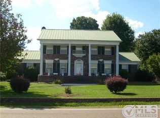 406 S Main St, Waynesboro, TN 38485