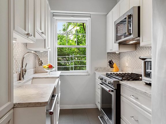4th image of 120 Cabrini Blvd APT 19