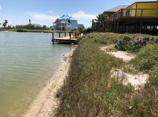 138 Lakeshore Dr, Rockport, TX 78382