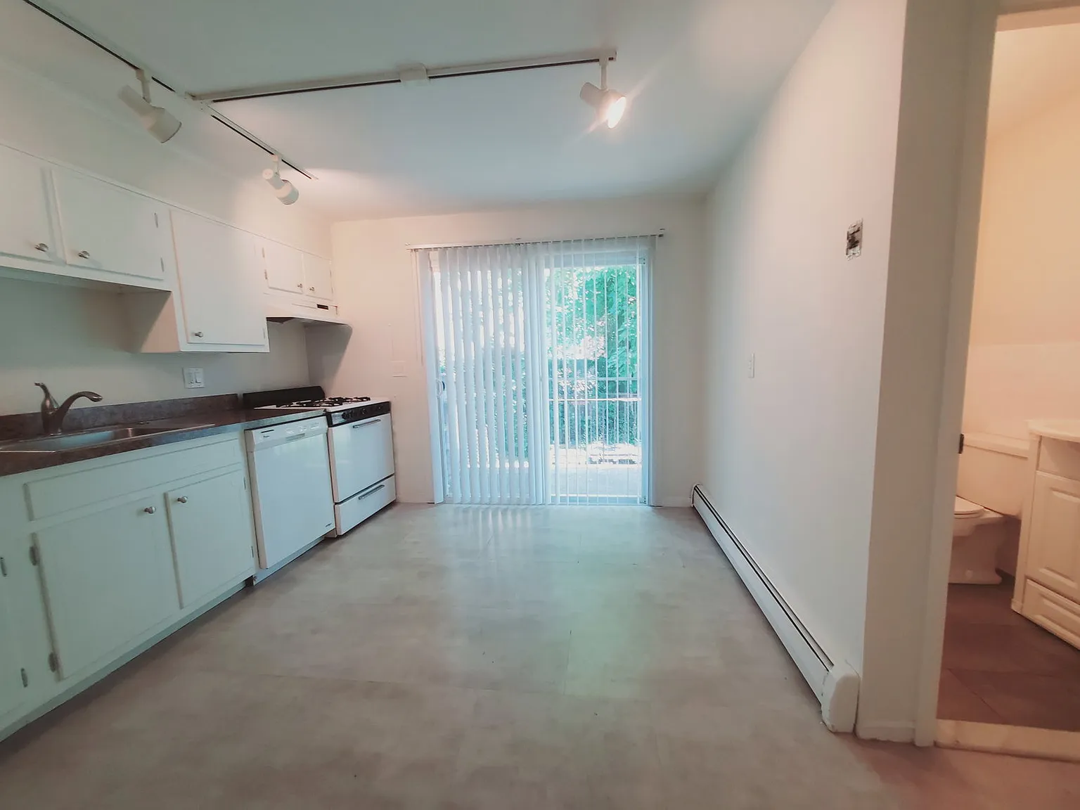 2 bed, 1.5 bath, 1100 sqft, $2,800 — Photo 3