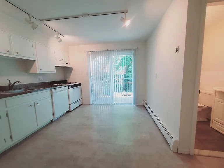 15 Elmwood St — Photo 3