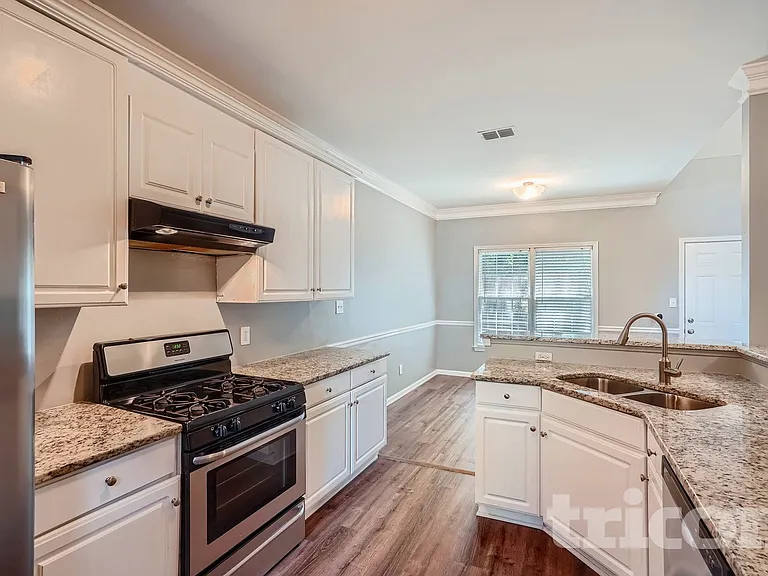 2200 Sugarbirch Dr — Photo 8