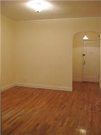 4th image of 41 W 13th St