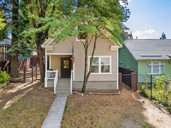 303 McCloud Ave, Mount Shasta, CA 96067