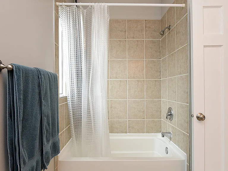 Second story full bath