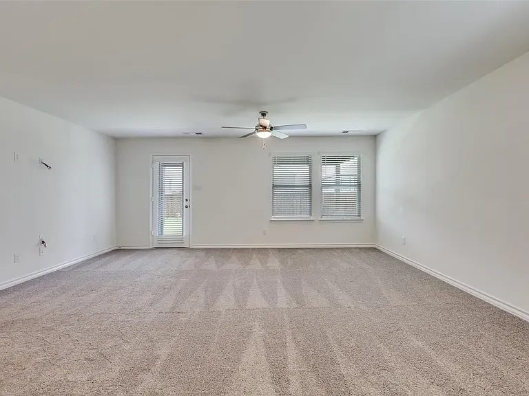 749 Windsor Dr — Photo 13