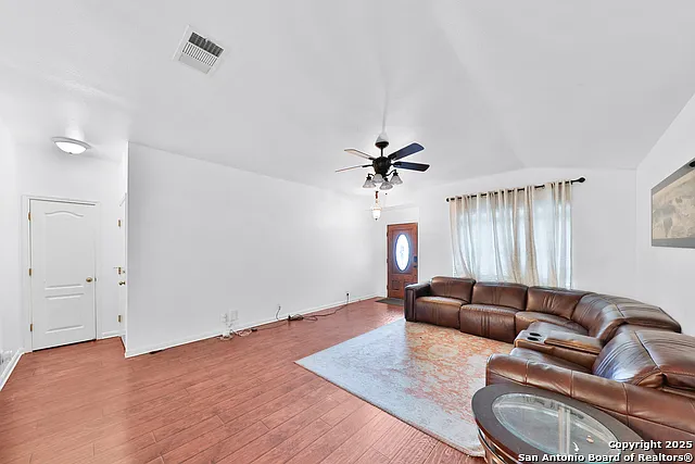 1427 Diamond Blf — Photo 9