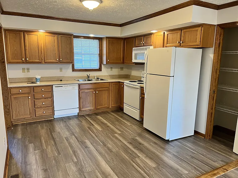 510 E Elm St #B-1 — Photo 10