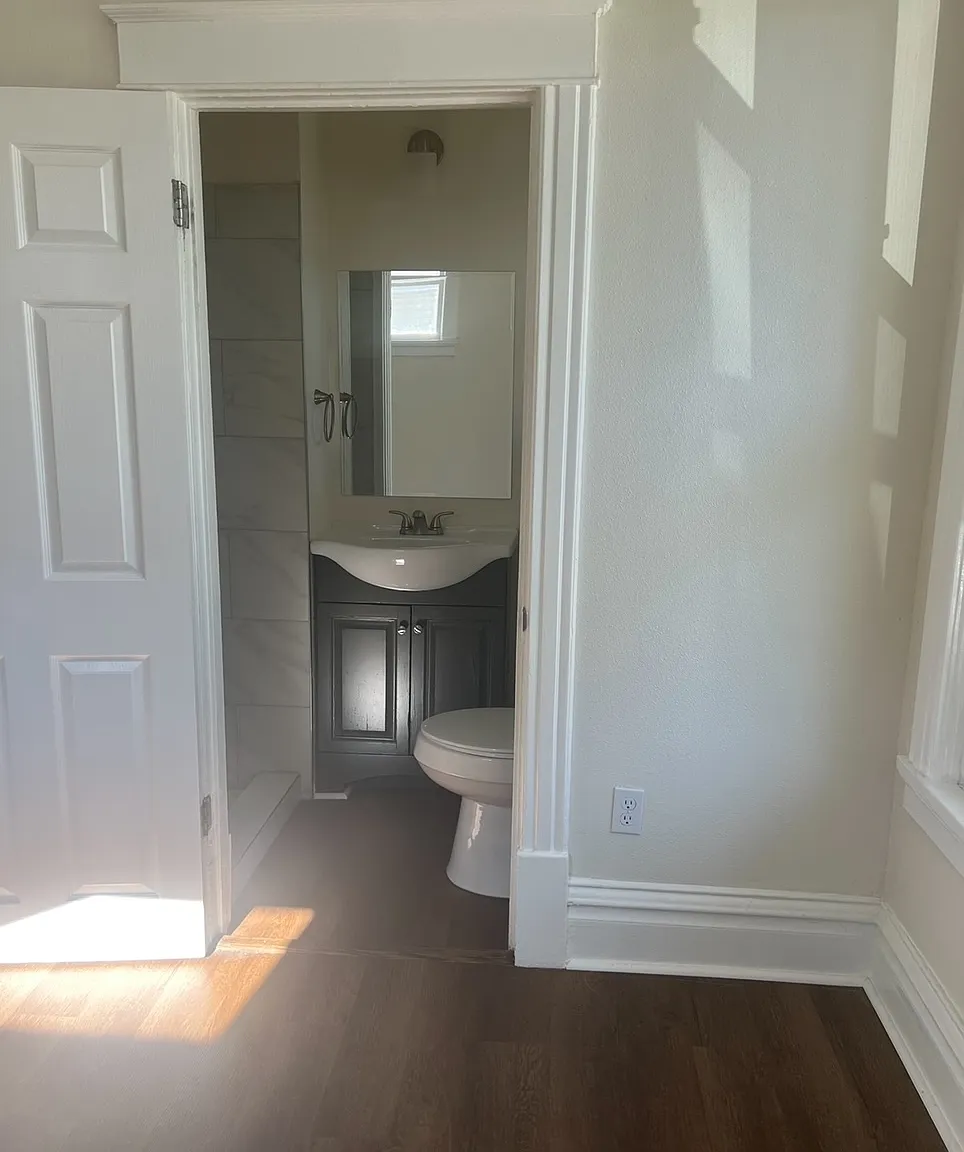 1119 W Augusta Ave — Photo 4