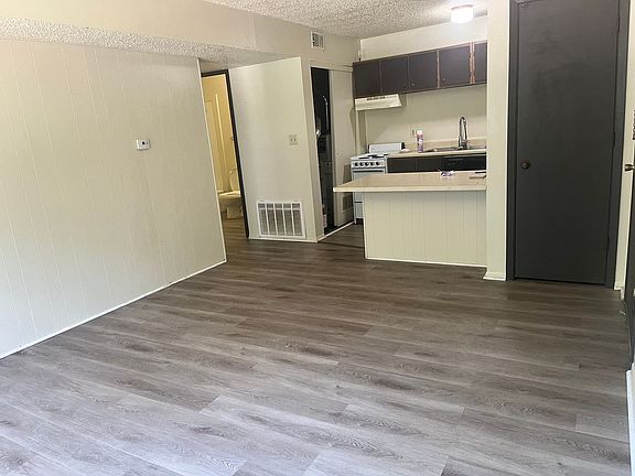 3rd image of 515 SW Buchanan St #11