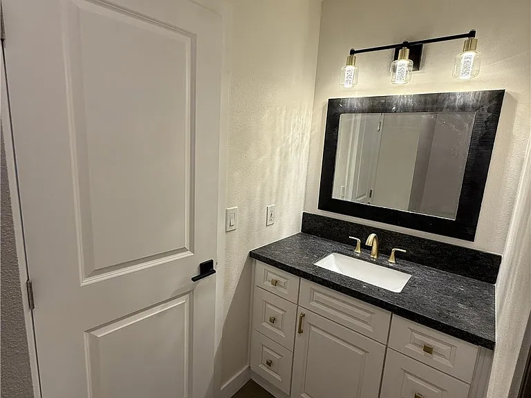 906 Majella Ave — Photo 13