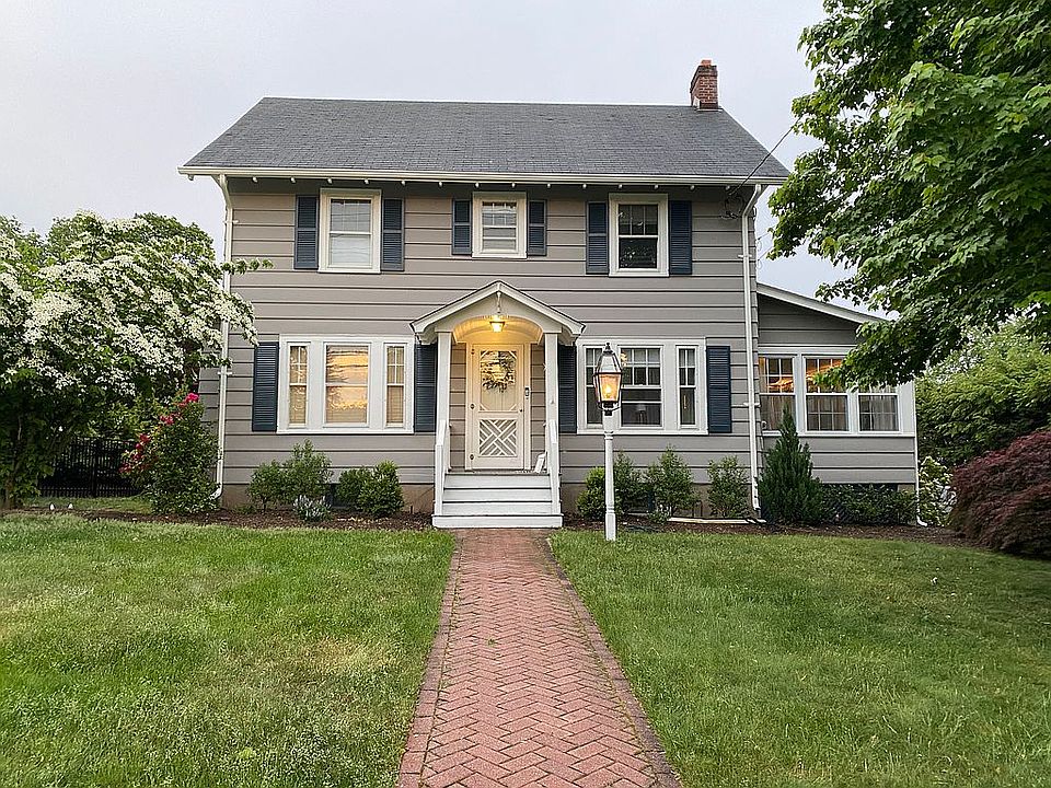 1st image of 160 Vreeland Ave
