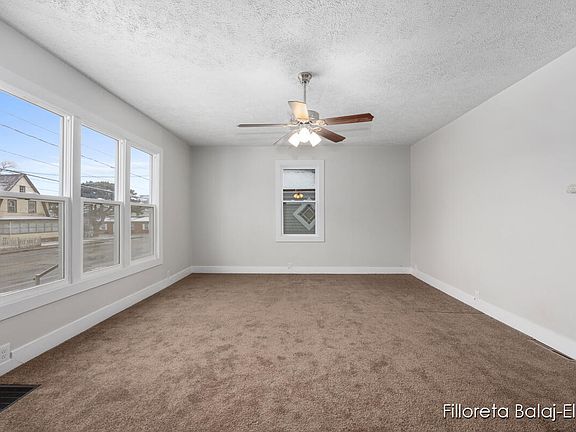 5th image of 835 Hall St SE