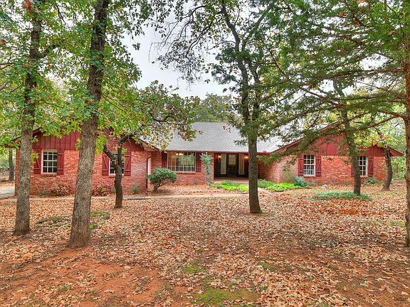 3rd image of 2817 Rosewood Ln