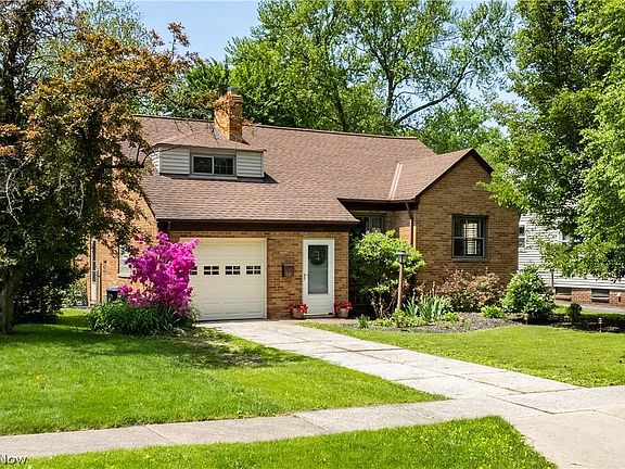 3rd image of 448 Parkside Dr