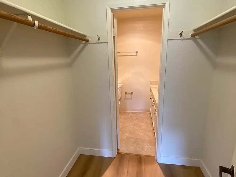 907 Bosworth St #4 — Photo 8