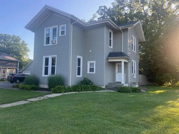 304 S Silver Lake STREET, Oconomowoc, WI 53066