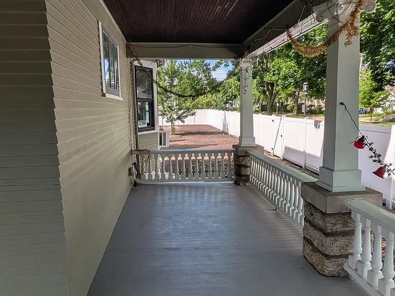 1953 Laurel Ave — Photo 46