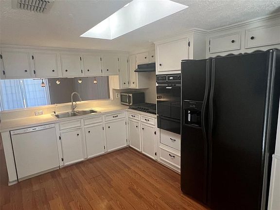 2nd image of 13426 Linden St