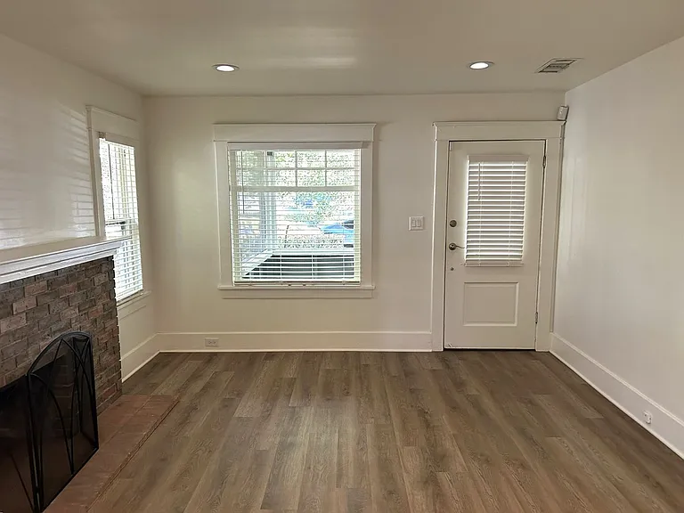 246 W 4th St — Photo 10