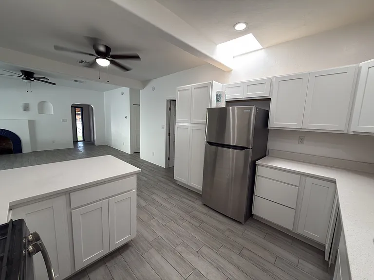 2321 E 6th St #1 — Photo 9