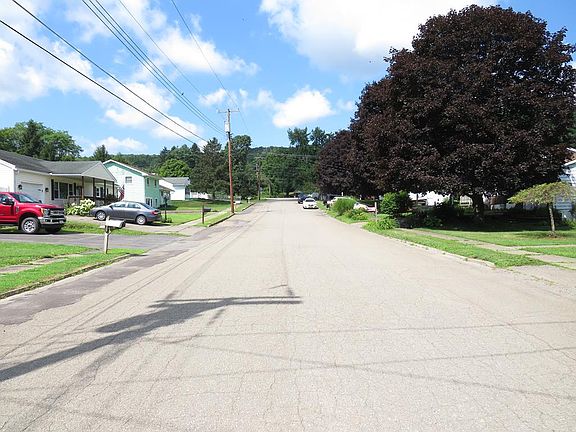 3rd image of 13 Penn View Dr