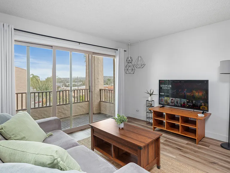 2514 Clairemont Dr #205 — Photo 1