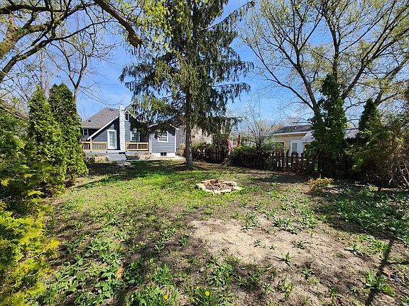 3rd image of 13 E Lake Shore Dr