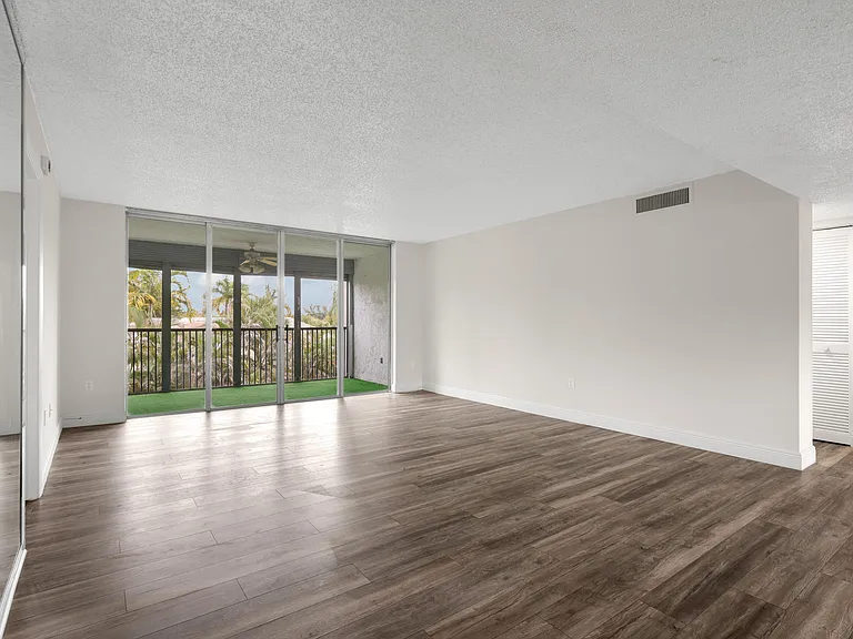 3940 Inverrary Blvd #404-A — Photo 5