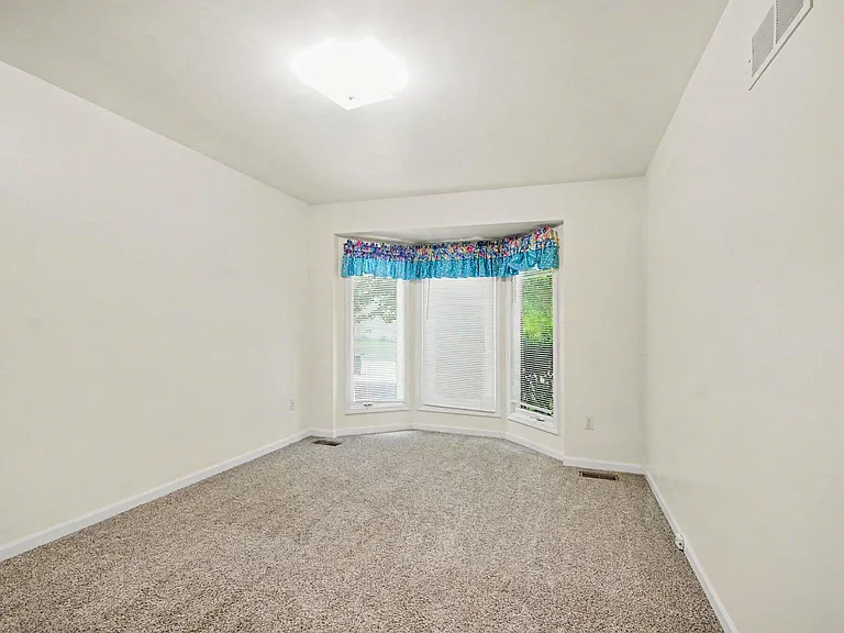 456 Essex Dr — Photo 19