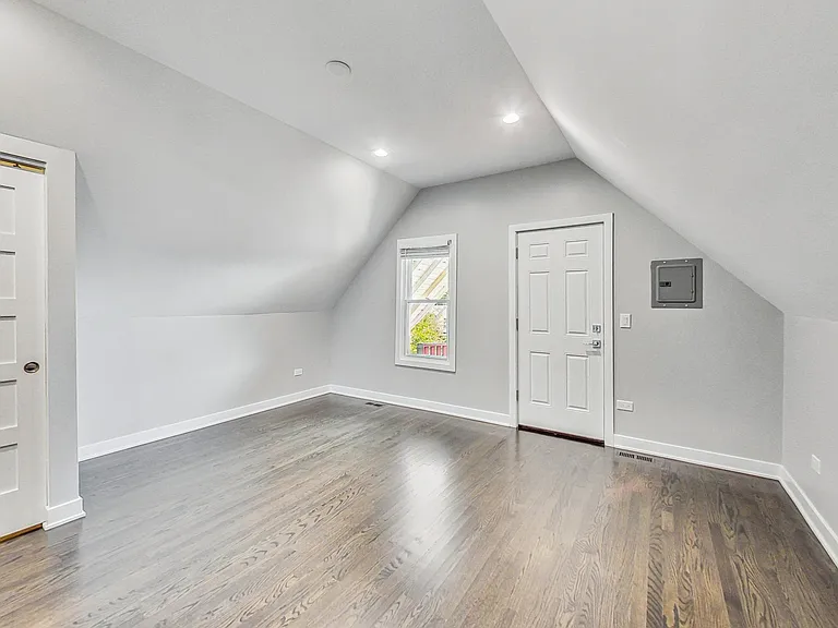 2037 N Spaulding Ave #2 — Photo 37