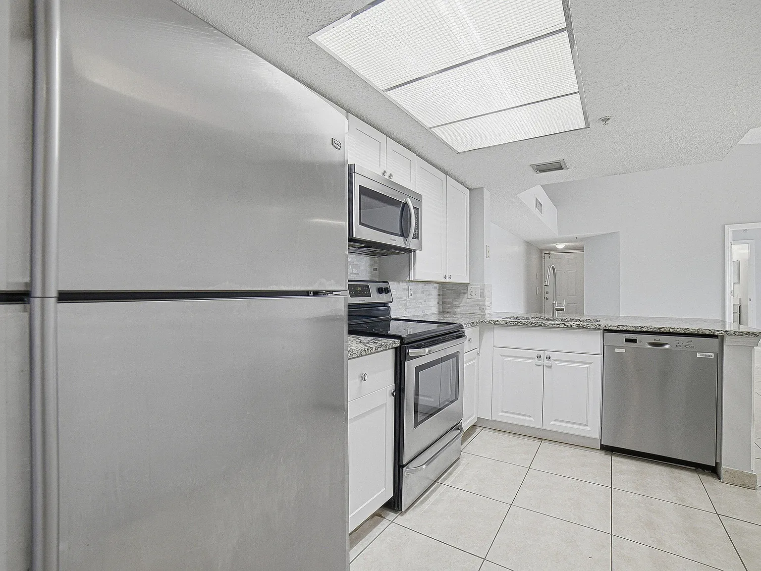 2 bed, 2.0 bath, 1246 sqft, $2,250 — Photo 2