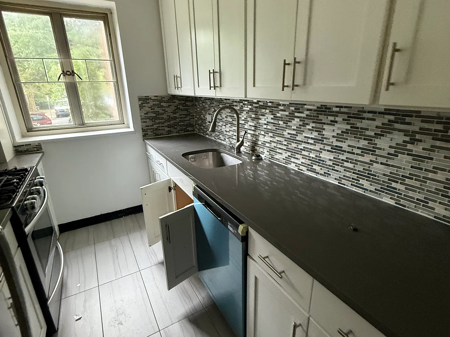 2 bed, 1000 sqft, $2,695 — Photo 2