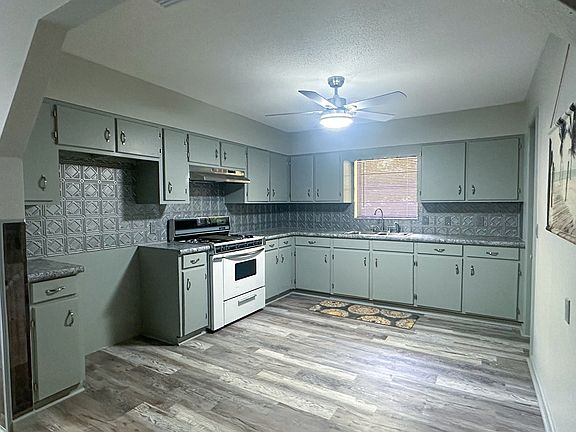 3rd image of 1108 2nd St NW