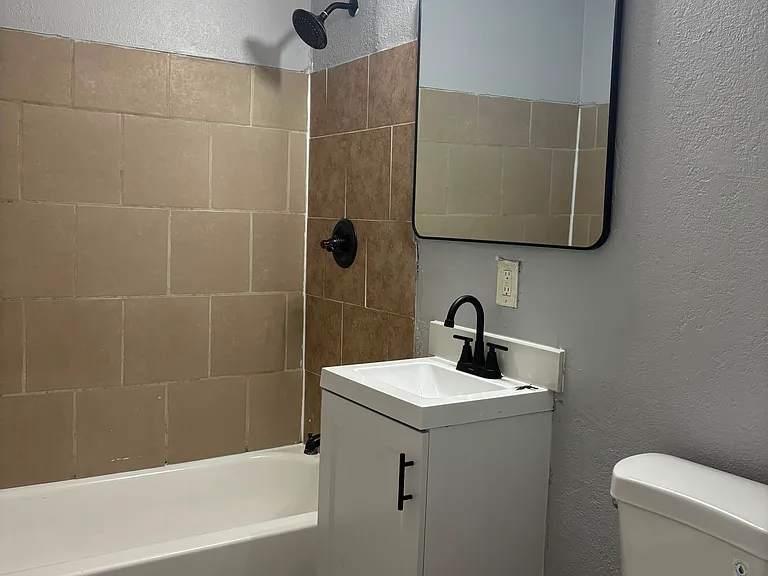 5825 Euclid Ave — Photo 7