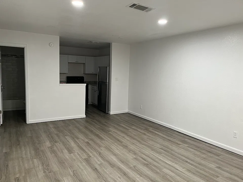 Woodland Dr