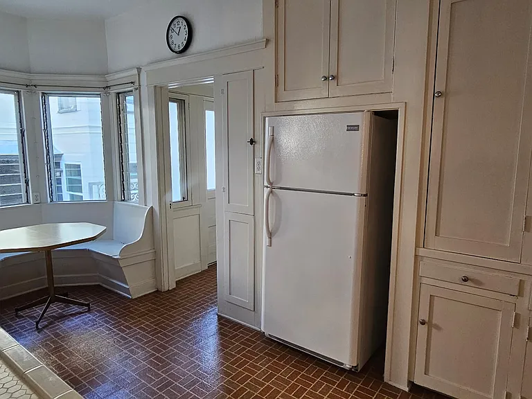 218 1/2 N Kenmore Ave — Photo 21