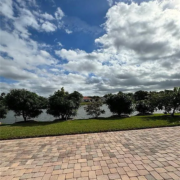 2591 SW 190th Ave — Photo 4