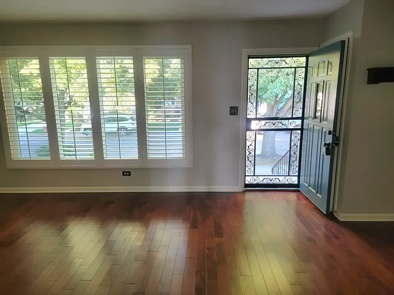 11134 S Sawyer Ave — Photo 3