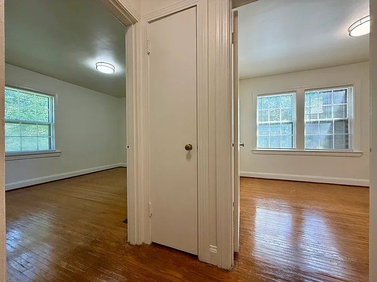 2466 Grinstead Dr — Photo 37