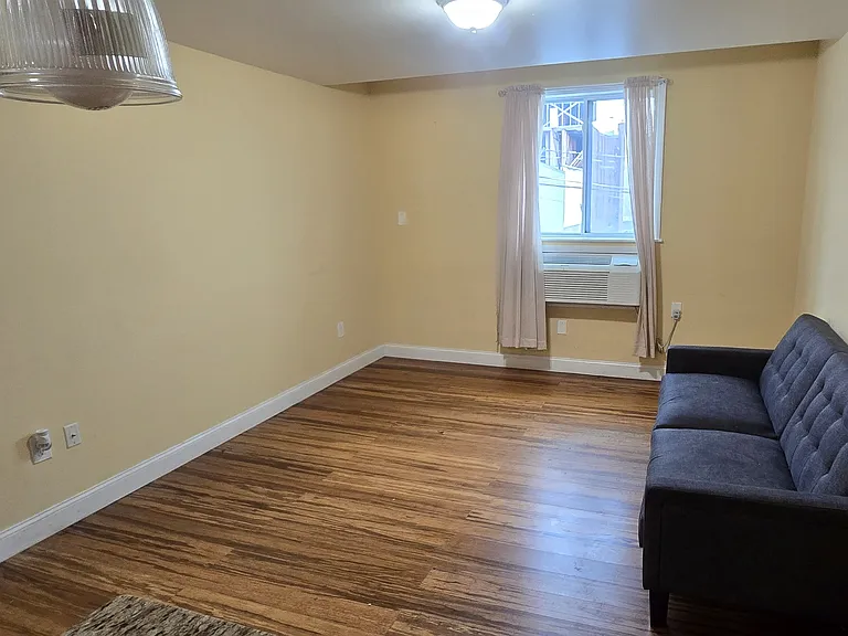 515 Summit Ave #4 — Photo 4