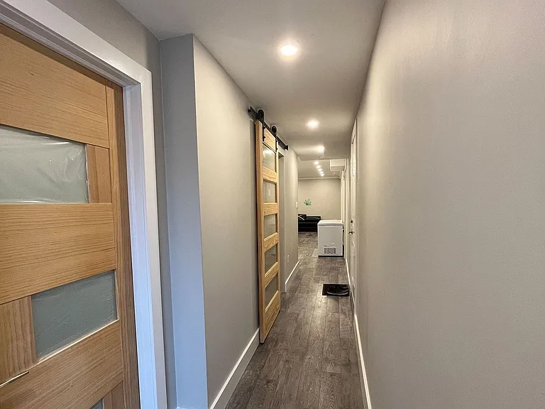 37 Roughley St #BASEMENT — Photo 9