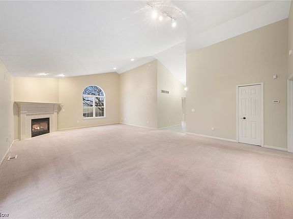4th image of 4040 Sandview Dr