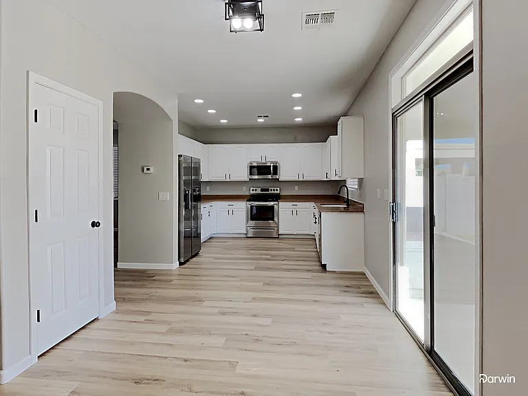 329 E Diamond Trl — Photo 2