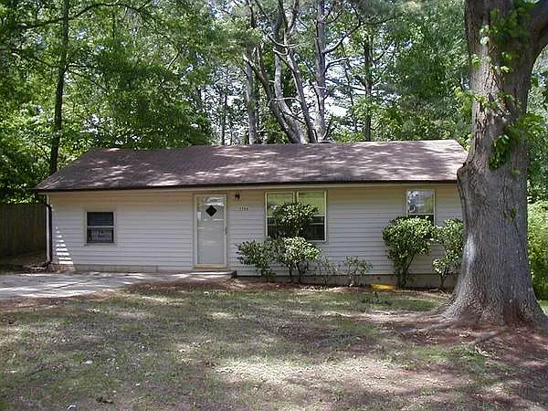 3386 Phillips Cir