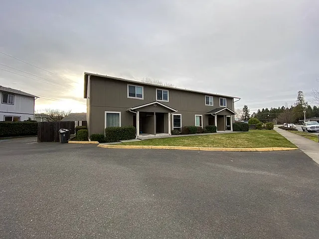 1423 SE M St — Photo 17
