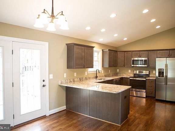 4th image of 362 Goode Dr